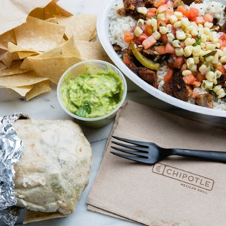 ONCE FLABBY DUDE CLAIMS HE GOT RIPPED BY EATING A STRICT CHIPOTLE DIET